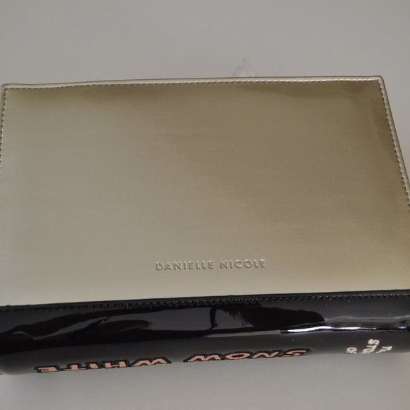 Danielle Nicole Disney Snow White Book Clutch Bag - Picture 4 of 5